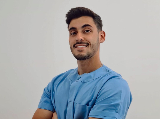 José Ángel Praena, podólogo, en su consulta